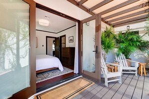 2 Schlafzimmer, Schreibtisch, Bügeleisen/Bügelbrett, Reisekinderbett