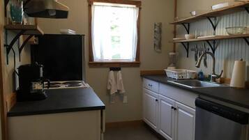 KĂŒhlschrank, Mikrowelle, Ofen, Herdplatte