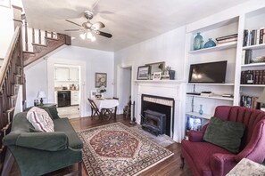 TV, fireplace, offices - Vacation Rental: Armory Quarters A (Harpers Ferry)