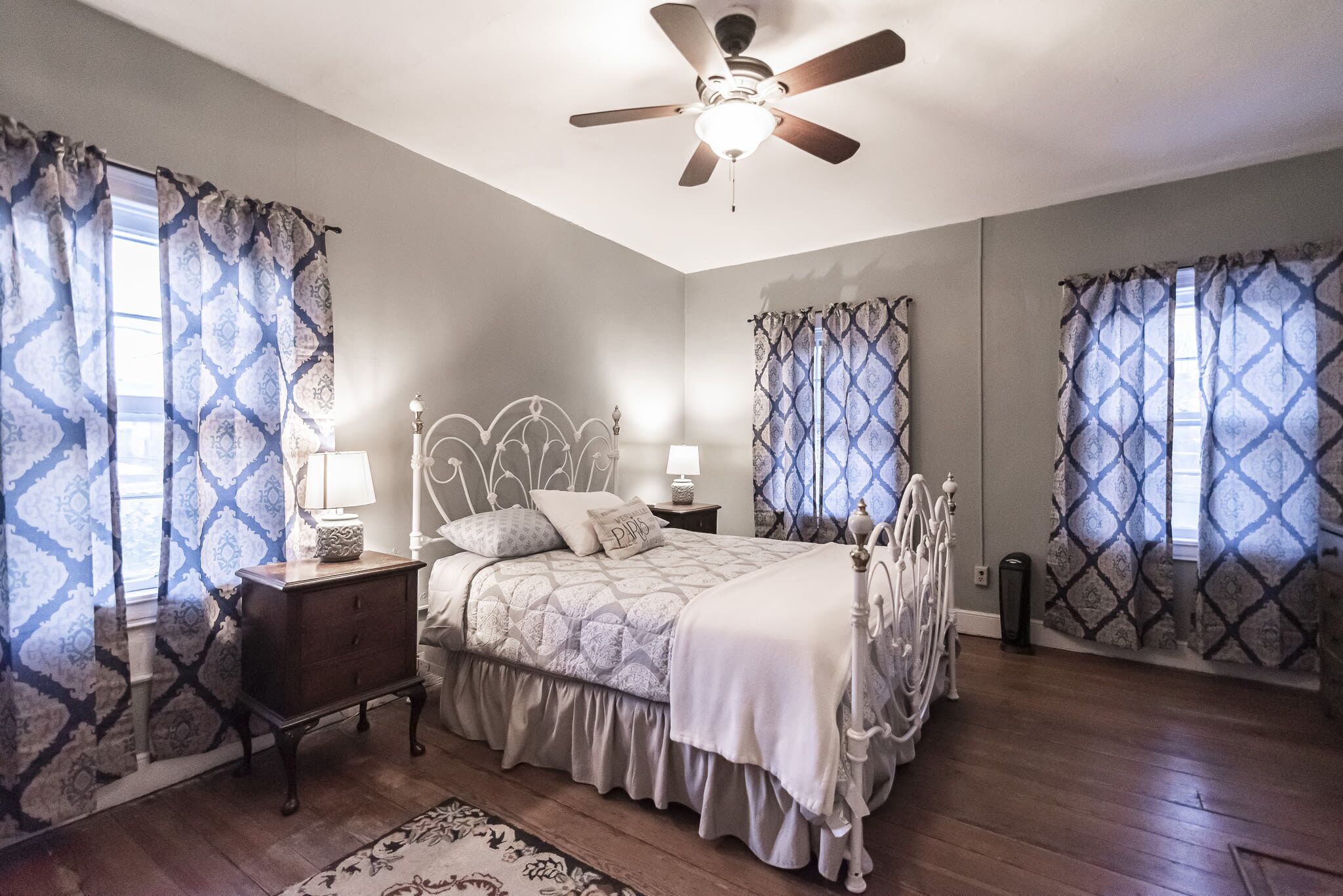 2 bedrooms, desk, iron/ironing board, WiFi