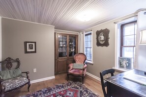 Interior - Vacation Rental: Armory Quarters B (Bolivar)