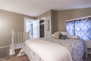 2 bedrooms, desk, iron/ironing board, WiFi