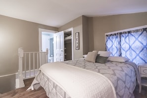 2 bedrooms, desk, iron/ironing board, WiFi