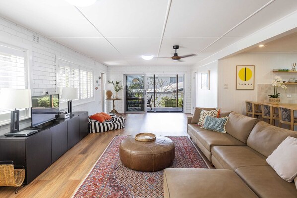 TV, DVD player, offices