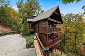 Exterior - Private Mtn Views~ Movie Theater~HotTub~Pool Table (Sevierville)