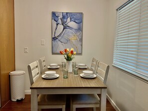 Dining - Cozy and quiet 2B/1b in Downtown  (Lafayette)