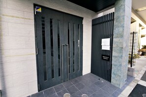 2 室のベッドルーム、デスク、WiFi (無料)