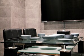 ベーシック アパートメント | 2 室のベッドルーム、デスク、WiFi (無料)