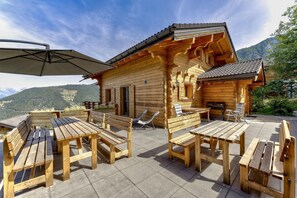 Outdoor dining - Chalet Snowfall - jacuzzi - views - La Tzoumaz, 4 Vallees (La Tzoumaz)