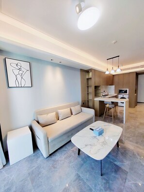 1 bedroom, pillowtop beds, desk, laptop workspace - fuan hotel (Shenzhen)