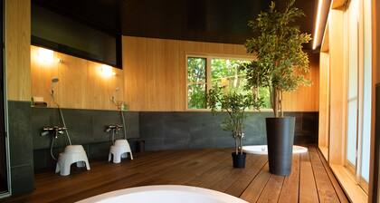 Private cottage (Max. 6 people) Enjoy a special time with your family and friends in a private space with Jacuzzi.