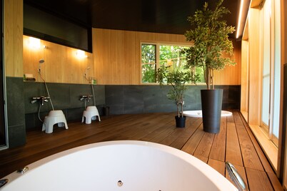 Private cottage (Max. 6 people) Enjoy a special time with your family and friends in a private space with Jacuzzi.