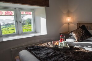 1 habitación, decoración personalizada y muebles diferentes 