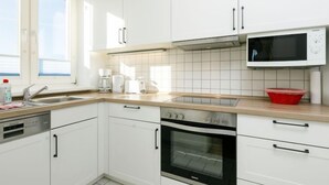 Kjøleskap, mikrobølgeovn, ovn og oppvaskmaskin