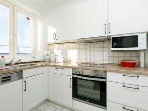 Fridge, microwave, oven, dishwasher - Apartment Werner by Interhome (Zinnowitz)