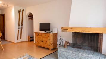 Télévision, cheminée