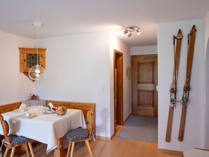 Dining - Chesa Palüdin 10 - Pontresina by Interhome (Pontresina)