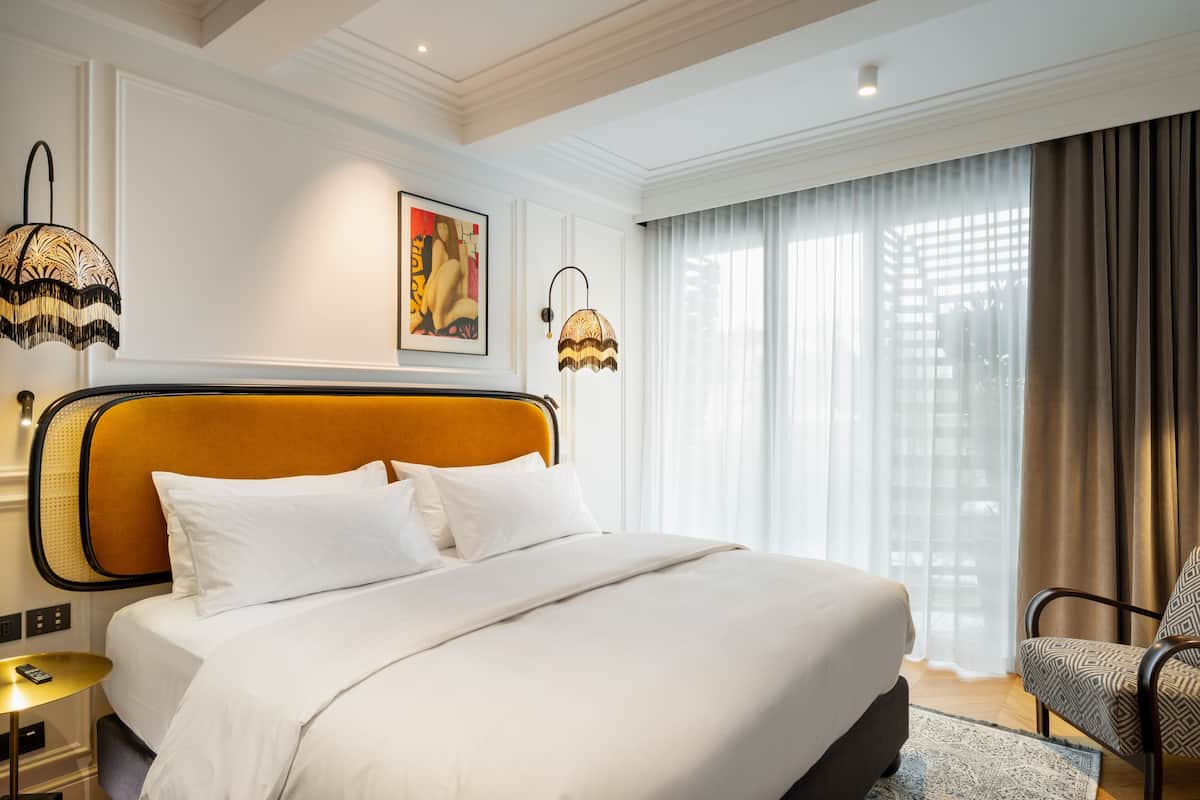 1 bedroom, Frette Italian sheets, premium bedding, down duvets