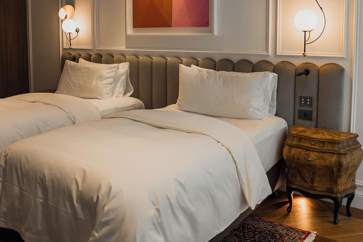 尊榮雙床房 | 義大利 Frette 床單、高級寢具、羽絨被、記憶床墊