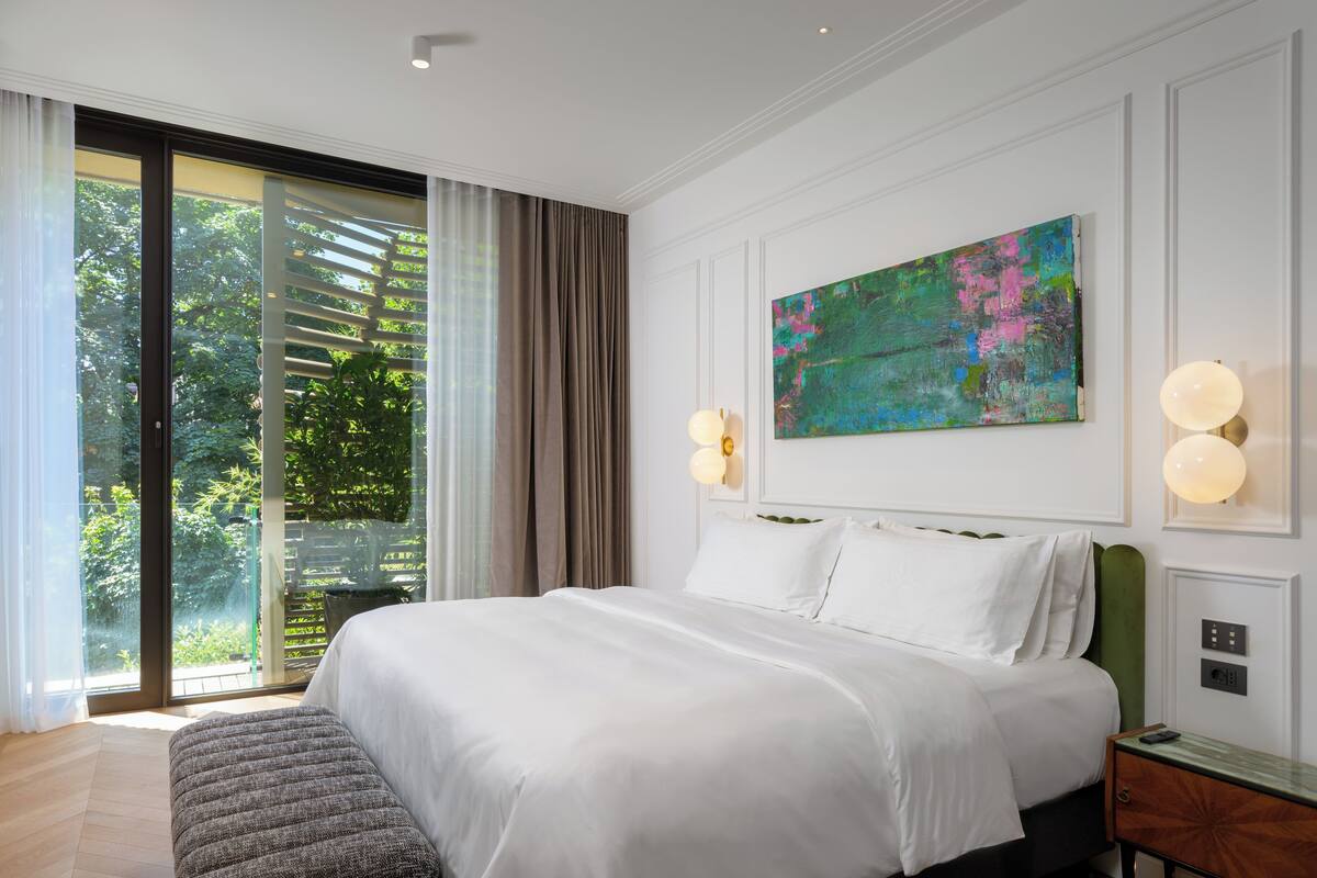 高級套房 | 義大利 Frette 床單、高級寢具、羽絨被、記憶床墊