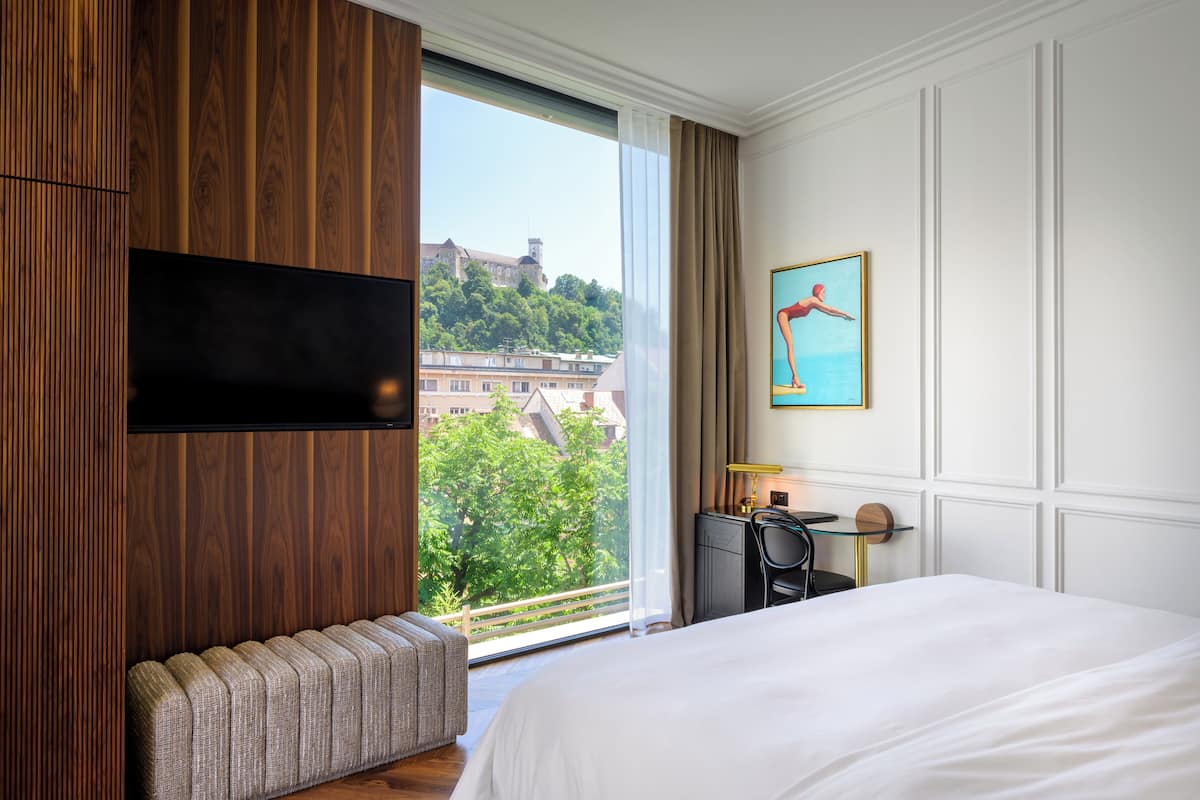 Castle Exclusive Room, Castle and City View | 義大利 Frette 床單、高級寢具、羽絨被、記憶床墊