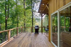 Terrace/patio - Artist’s Palette by AvantStay | Colorful Retreat (Fairview)