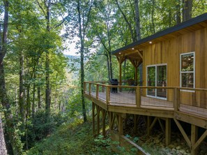 Terrace/patio - Artist’s Palette by AvantStay | Colorful Retreat (Fairview)