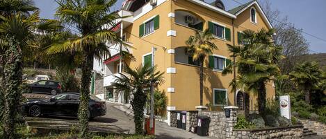 Fachada da propriedade