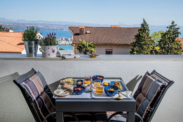 Luxury Apartment | Terrace/patio