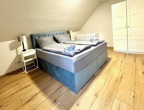 2 soveværelser, strygejern/strygebræt, weekendseng, gratis Wi-Fi