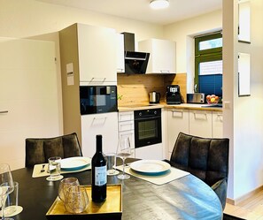 Dining - Frisch Renoviertes, Sehr Modernes Ferienhaus für die Ganze Familie! (Varel)