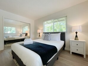 2 bedrooms, desk, iron/ironing board, travel crib