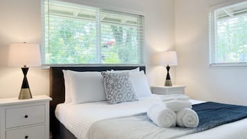 2 bedrooms, desk, iron/ironing board, travel crib