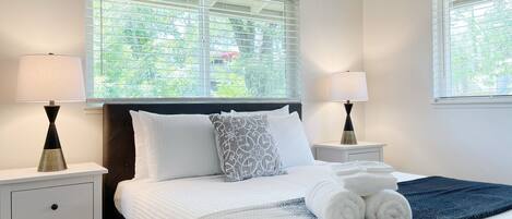 2 bedrooms, desk, iron/ironing board, travel crib