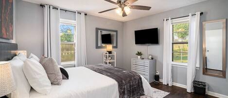 3 bedrooms, desk, iron/ironing board, travel cot