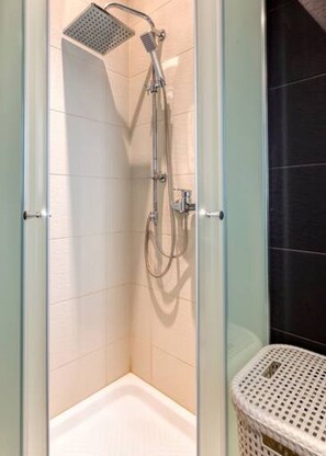 Free toiletries, hair dryer, towels, toilet paper - Stunning 3BR Marina View APT in Pieta with Balcony (Tal-Pietà)
