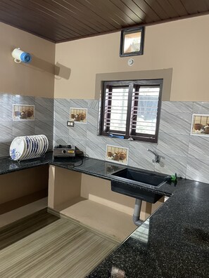 Shower, towels, soap, shampoo - Justlike homestay (Siddapura)