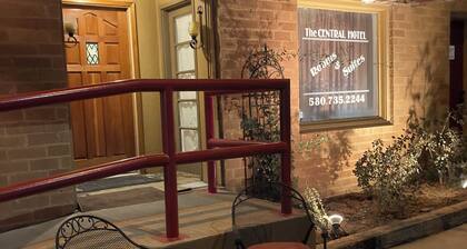 Historical Charm, 2 bedroom Red Door Suite