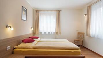 1 Schlafzimmer, BĂŒgeleisen/BĂŒgelbrett, kostenloses WLAN, BettwĂ€sche