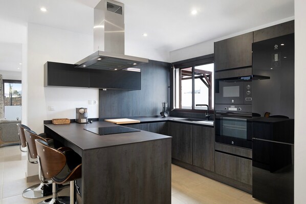 Fridge, microwave, oven, stovetop