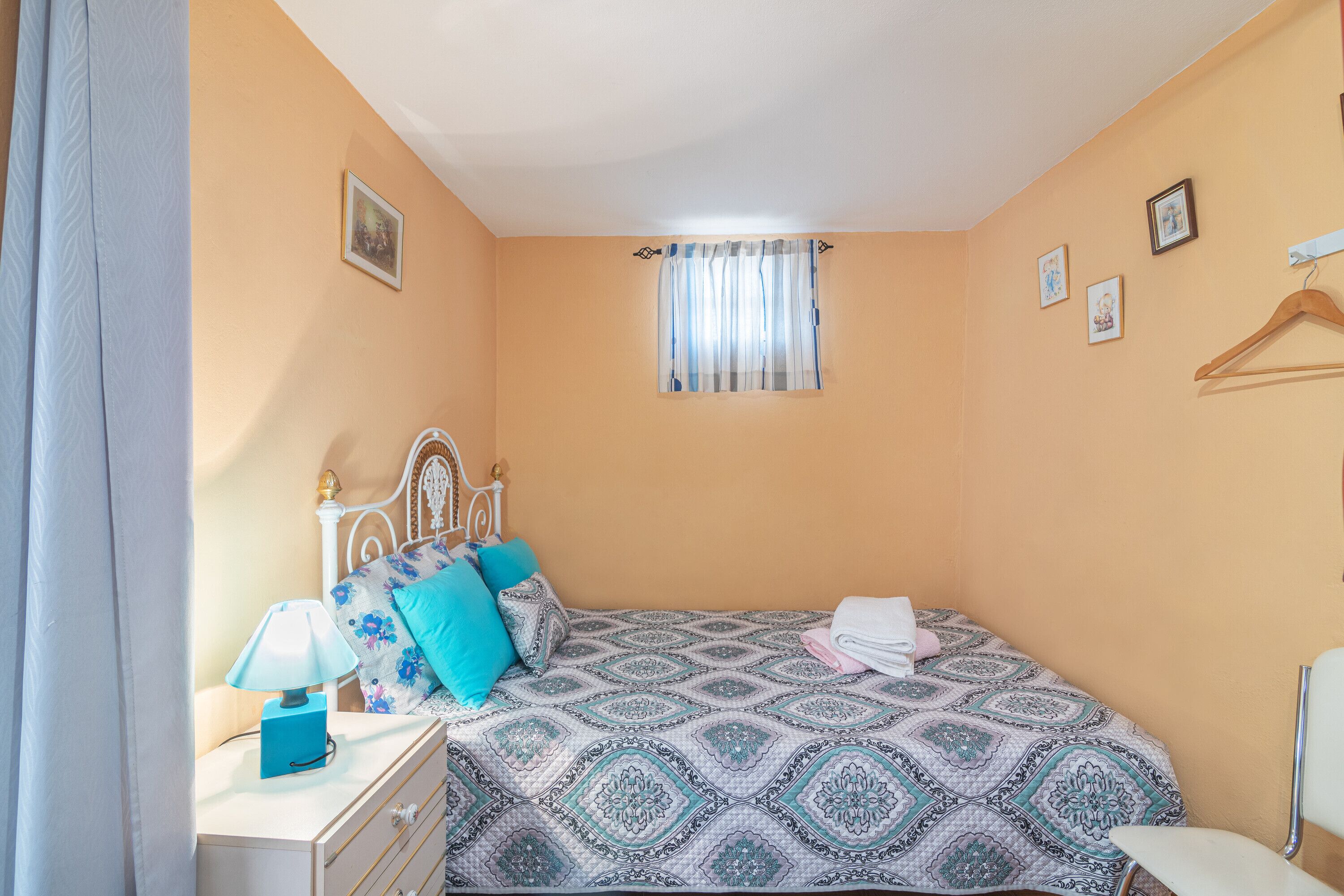 2 sovrum, strykjärn/strykbräda och sängkläder