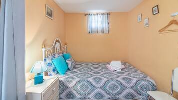 2 sovrum, strykjärn/strykbräda och sängkläder