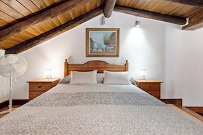 2 bedrooms, iron/ironing board, free WiFi