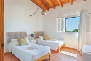 4 quartos, ferros/tábuas de passar roupa, Wi-Fi de cortesia