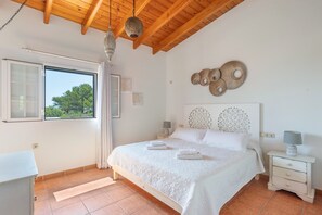 4 chambres, fer et planche à repasser, Wi-Fi gratuit, draps fournis