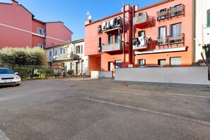 Exterior - Holiday Apartment "La Casetta Di Ale" with 2 Balconies & Wi-Fi (La Spezia)