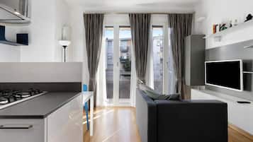 Frigorifero, microonde, forno, piano cottura