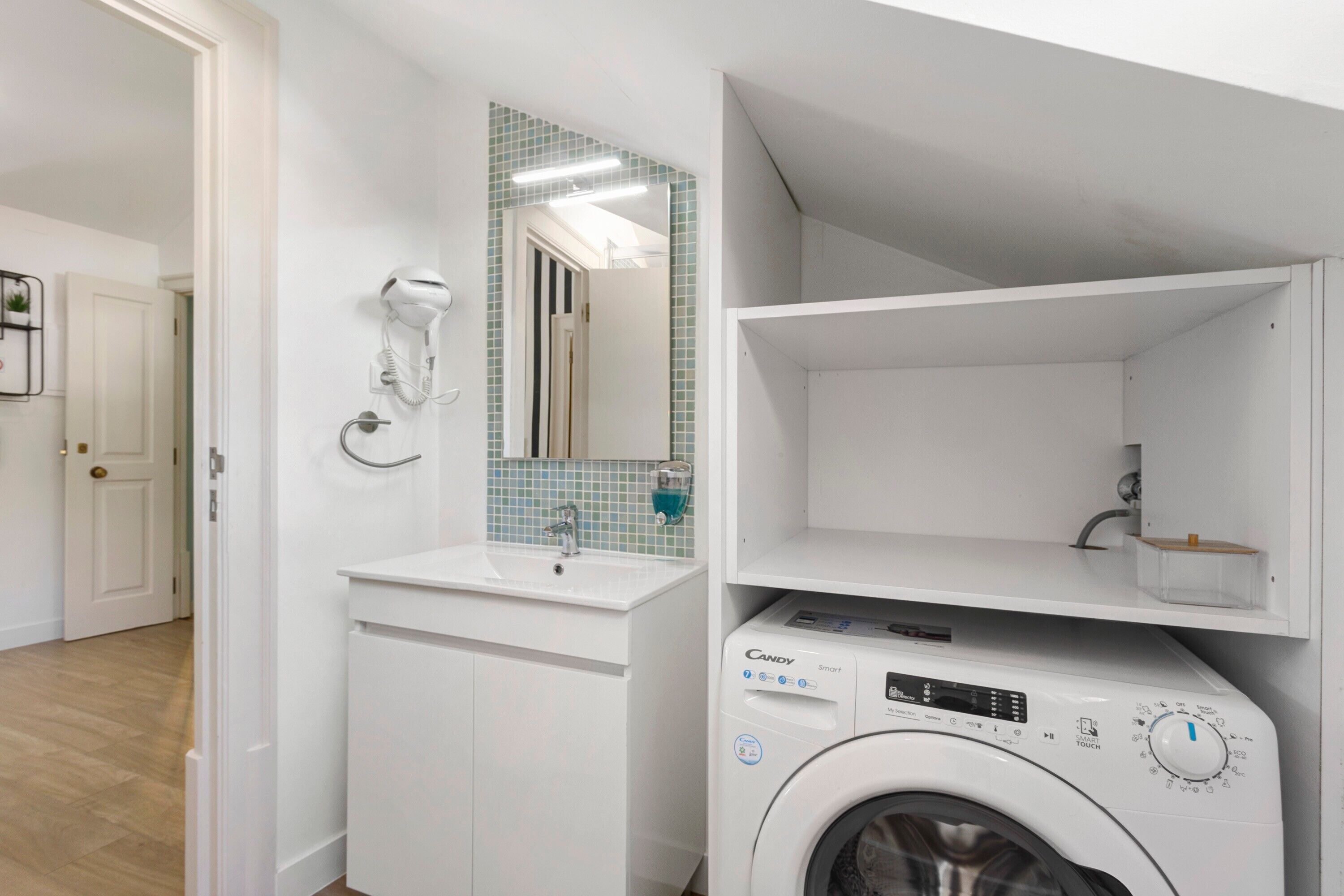 淋浴设施、吹风机、毛巾