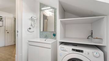 Shower, hair dryer, towels