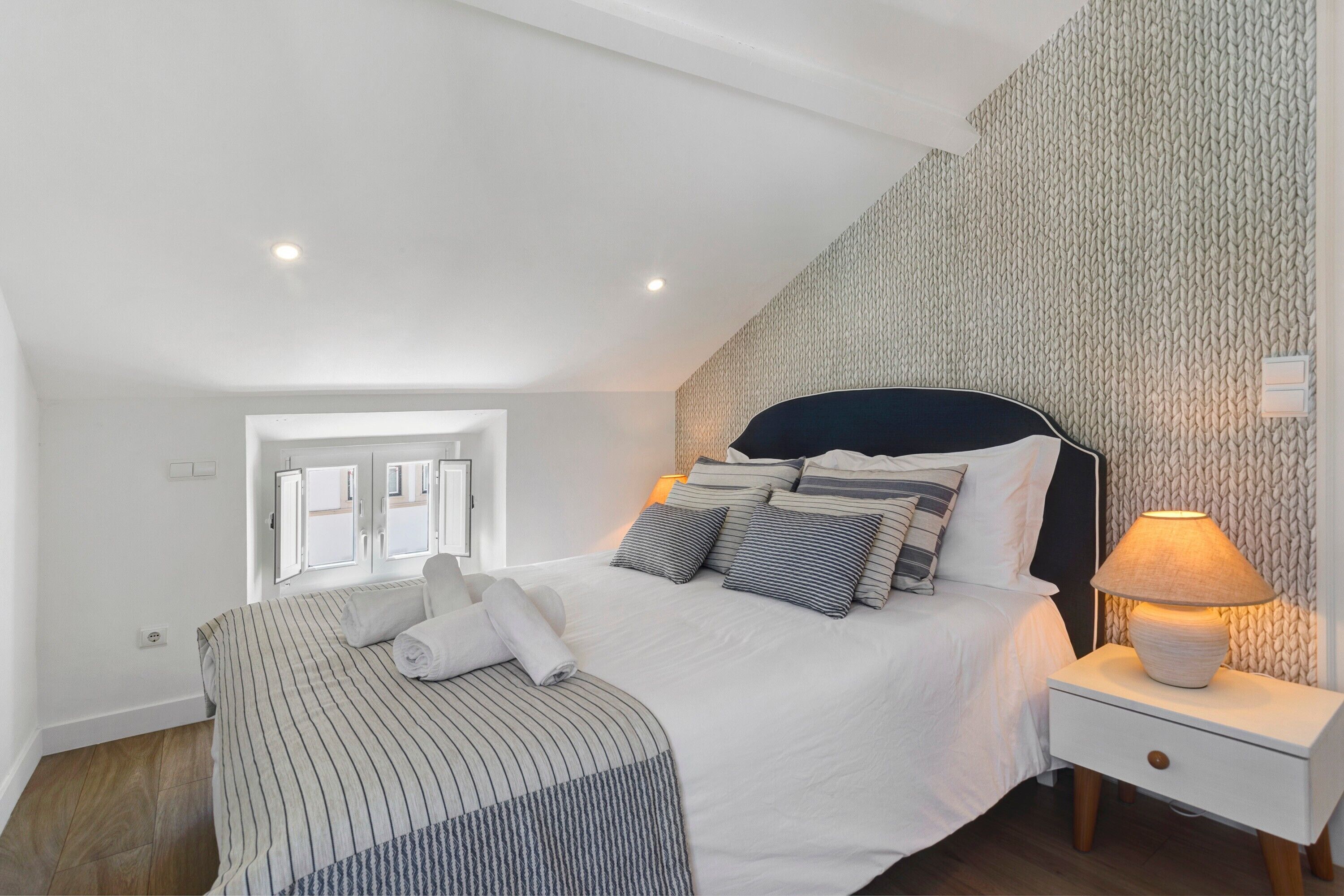 2 多间卧室、熨斗/熨衣板、免费 WiFi、床单